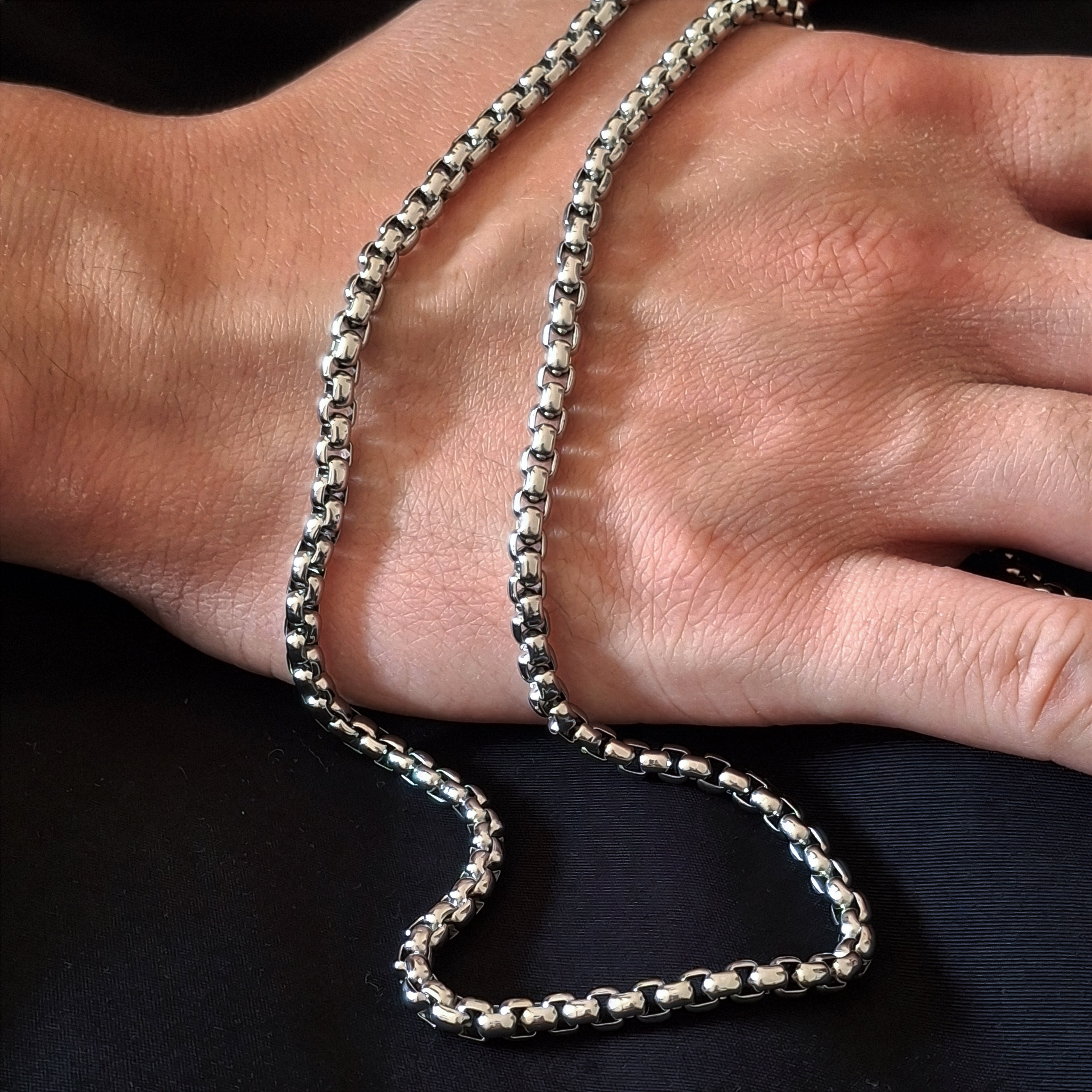 Sleek Box Chain